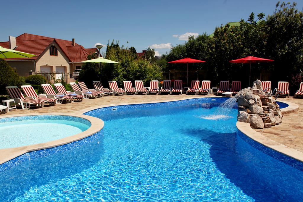 Veles Hotel Fontanka Exterior photo